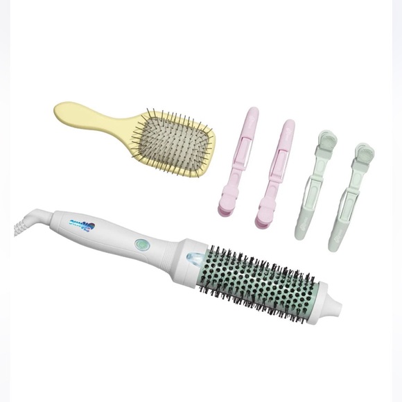 MANE by MANE ADDICTS 
Body Builder Medium Hot Round Brush Hair Set Hair Dryer - Picture 2 of 15